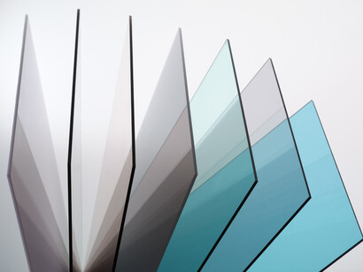 I policarbonati, sono materiali utilizzati in molti campi che vanno dall'elettronica all'edilizia e anche in campo medico