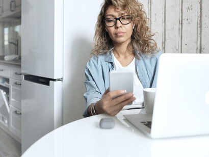 Fakenews (noticias falsas): se diseñan y emiten con la intención deliberada de engañar, inducir a error y manipular decisiones personales