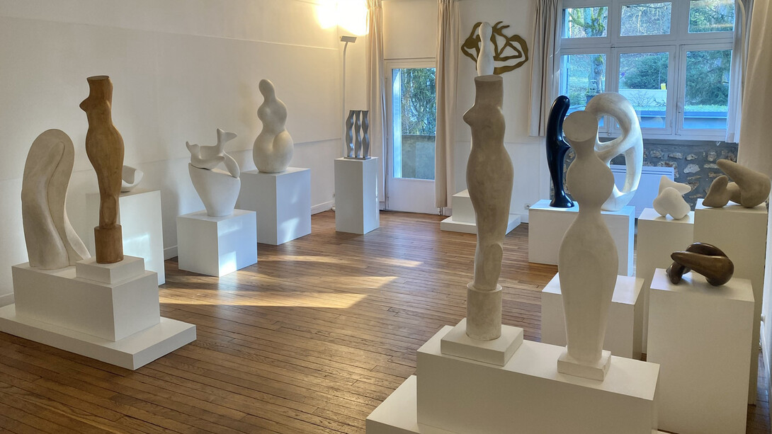 Arp mythique, Arp antique, vue d'exposition. Avec l'aimable autorisation de La Fondation Arp