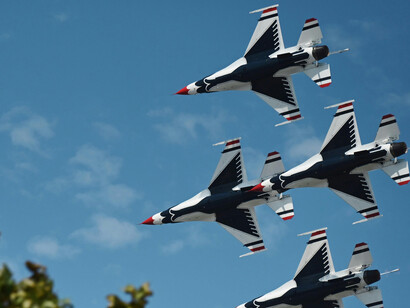 F-16 fighter jets from the U.S. Air Force Thunderbirds aerobatic team