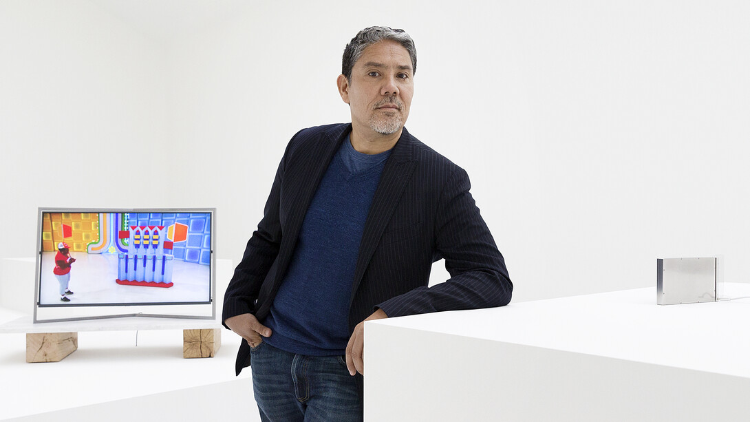 Paul Pfeiffer Portrait of the artist ©Photo: Claire Dorn / Courtesy Perrotin