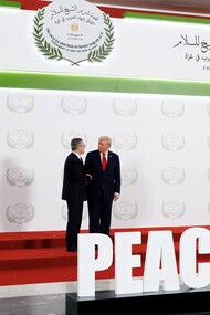 Keir Starmer e Donald Trump al Centro Congressi Internazionale di Sharm El-Sheikh, dove verrà firmato il piano di pace per Gaza. Sharm el-Sheikh, Egitto, 13 ottobre 2025