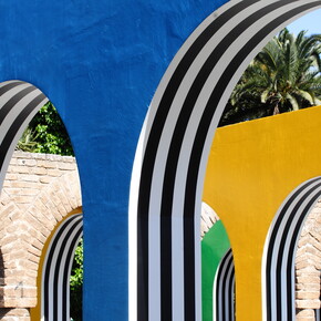 Photo-souvenir Daniel Buren, D'une arche aux autres, travail in situ, Jardins du Sacré-Coeur,
Casablanca, avril 2015. Détail © DB-ADAGP Paris