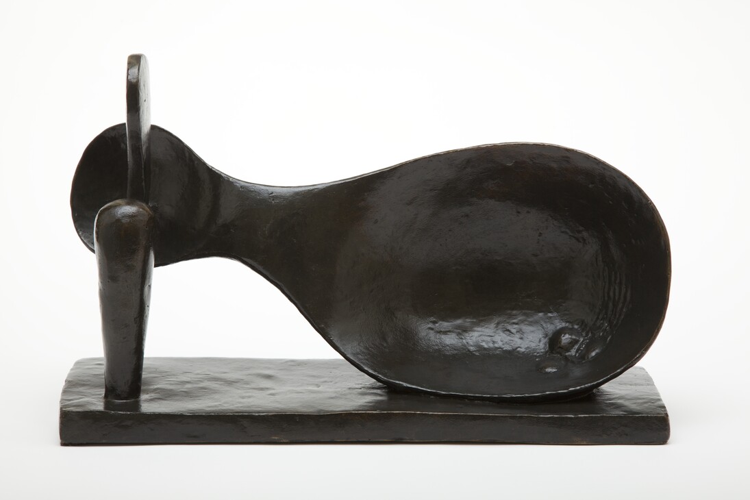 Alberto Giacometti (1901-1966)
Femme Couchée/Reclining Woman, 1929
Bronze
27 x 44 x 16 cm.
© The Estate of Alberto Giacometti (Fondation
Giacometti, Paris and ADAGP, Paris), licensed in
the UK by ACS and DACS, London 2016. Courtesy
of Private Collection.
