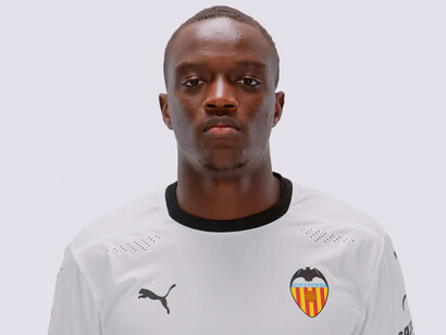 Mouctar Diakhaby, futbolista francés que juega como defensa en el Valencia Club de Fútbol de la Primera División de España
