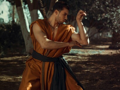 Quando os gregos chegaram à região da atual Grécia, o local já era habitado por povos agrícolas que possuíam religiões ligadas à fertilidade e à mãe-terra. Os heróis gregos ao derrotar monstros como o minotauro, similares aos elementos das velhas culturas agrícolas, estavam criando as bases da própria cultura grega simbolicamente