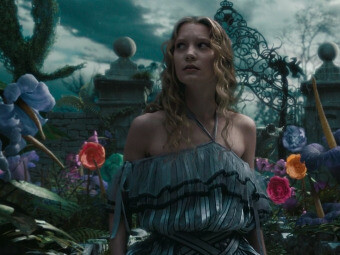 Se nos dilataron las pupilas y entendimos que estábamos dentro del mundo de Alicia en el País de las Maravillas con sus personajes, actores que deambulaban en una obra de teatro