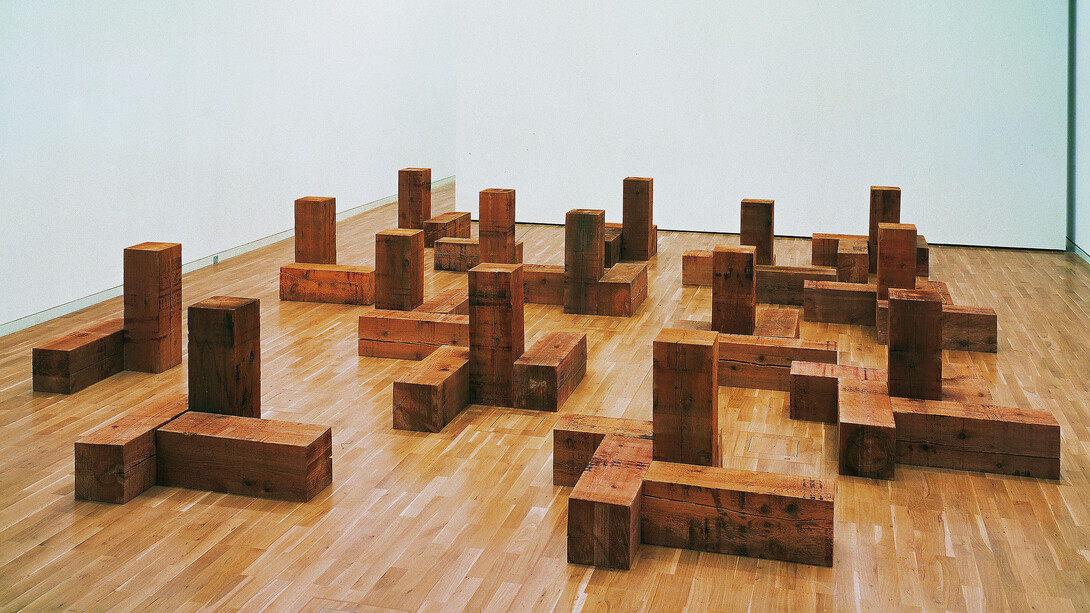 Carl Andre. Uncarved Blocks, Vancouver, 1975. Kunstmuseum Wolfsburg. Photo: Helge Mundt, Hamburg © Kunstmuseum Wolfsburg Art © Carl Andre/Licensed by VAGA, New York, NY