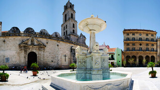 La Plaza del Convento de San Francisco de Asís, ubicado en la Habana Vieja, Cuba