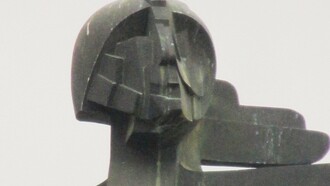 Cabeza de la estatua de Ausiàs March en Valenica 