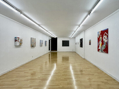 Luca Alinari, Paesaggi visionari, vista della mostra. Cortesia di Galleria Bonioni Arte