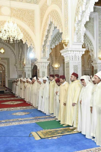 King Mohammed VI and the old religious at Laylat Al-qadr