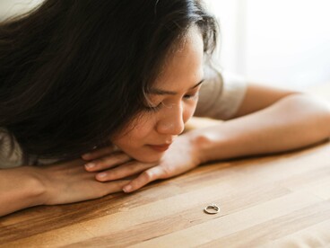 A proximidade entre duas pessoas traduz a importância dos vínculos que estruturam nossa vida afetiva. Quando uma relação termina, não é apenas a presença do outro que se perde: também é preciso reorganizar o lugar que esse vínculo ocupava no sujeito