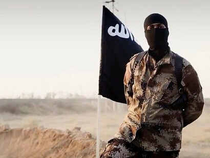 Miembro de Isis encapuchado