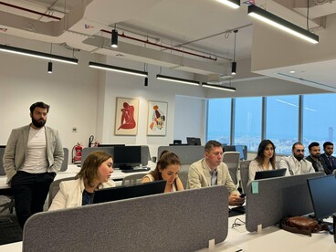 Parei na página 61, porque resolvi colocar em dia meus escritos e colaborações para portais e jornais, mais os afazeres, que mesmo gostando de Marketing Digital, diagramação eletrônica, web design, já estão enchendo o saco... não dá dinheiro