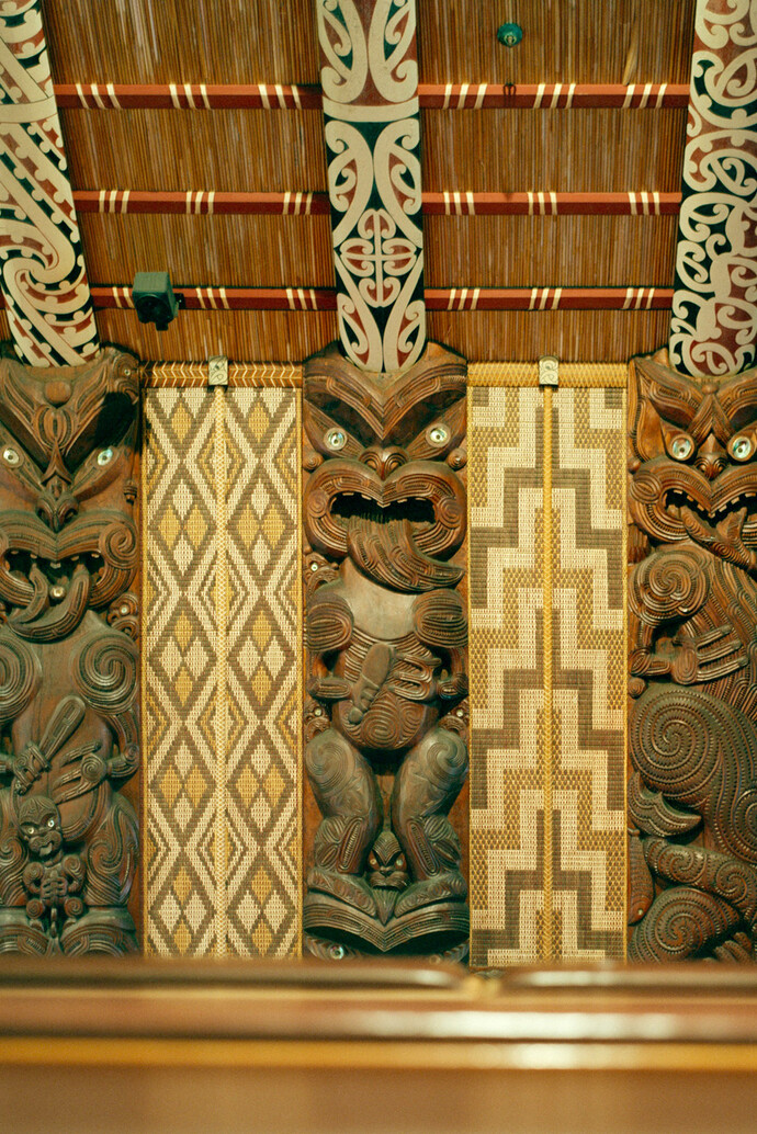 Vue intérieure de Te Whare Rūnanga, Waitangi Treaty Grounds, Nouvelle-Zélande
