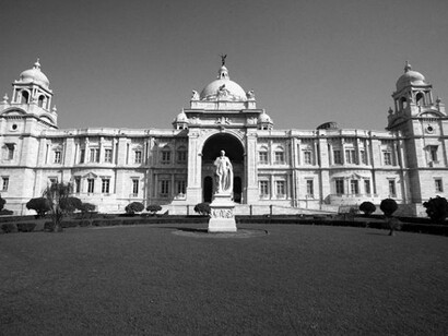 Prabir Purkayastha 'Lord Curzon', Victoria Memorial, Calcutta, 2013 Hahnemuhle archival Harman Matt Cotton Smooth museum-grade paper 20 x 30" Edition 1/6