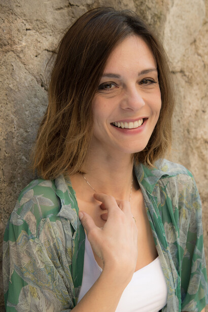 Lara Balbo, part of the cast of the play "Sons". Courtesy of the Teatro Golden