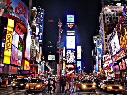 Times Square en la ciudad de Nueva York por la noche