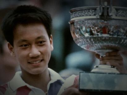 Le joueur de tennis Michael Chang remporte le tournoi de Roland-Garros en 1989 à à peine 17 ans