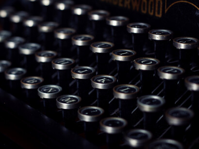 Empieza con una oración que introduzca el tema, añade un breve desarrollo