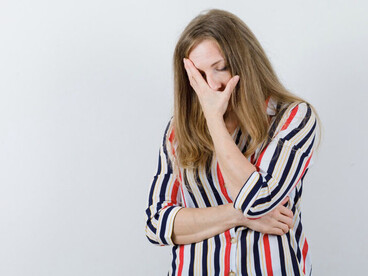 Las mujeres deberían escuchar previamente el latido del corazón del embrión o del feto. Jurídicamente podrían negarse; en realidad, esa negativa impediría al médico realizar el procedimiento