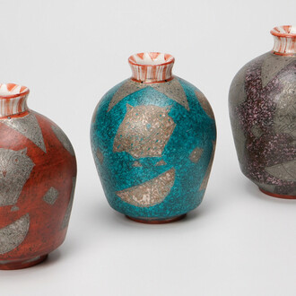 Maeda Masahiro 前田正博, Sake bottle with polychrome enamel (Iro-e) glaze and owl design, set of 3 色絵金銀彩徳利. Courtesy of Dai Ichi Arts 