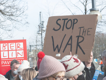 O povo protestando contra a guerra