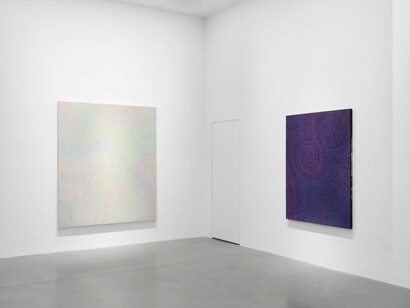 Gwen O’Neil, A glimmer in the shade, exhibition view. Courtesy of Almine Rech