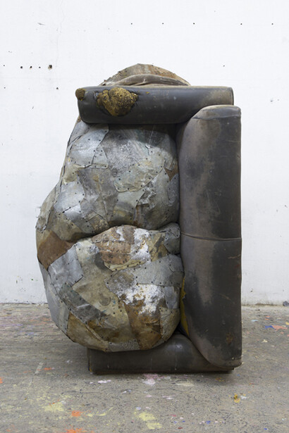 Henrique Oliveira, Canapé, 2015, Technique mixte / Mixed media, 180 x 115 x 130 cm / 70 7/8 x 45 1/4 x 51 1/8 in. Pièce unique / Unique piece, Courtesy Galerie GP & N Vallois, Paris