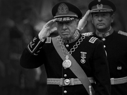 Augusto Pinochet en desfile militar
