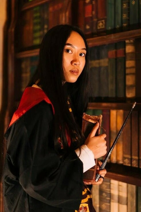 Tutta l’efficacia della magia dipende da una giusta comunicazione: l’invocazione e il comando devono essere effettuati con una pronuncia delle sequenze magiche e con l'intonazione corretta