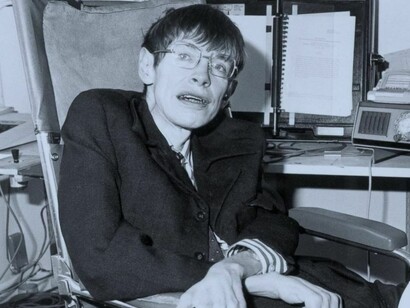 A Stephen Hawking (1944-2018) se le diagnosticó con 21 años esclerosis lateral amiotrófica 