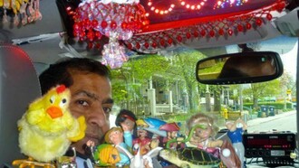 Akber Batada et son taxi