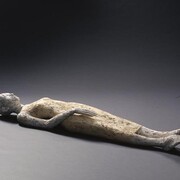 Walter Moroder, "Peteda ju", legno di cirmolo, colori acrilici, argilla, calce, colla, segatura, 2013, Collezione privata