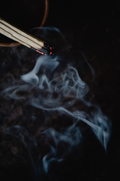 Le chaman et l'invisible. Il existe 3 mondes : celui d’en bas, celui d’en haut et celui du milieu et le chaman peut communiquer avec les esprits de ceux-ci