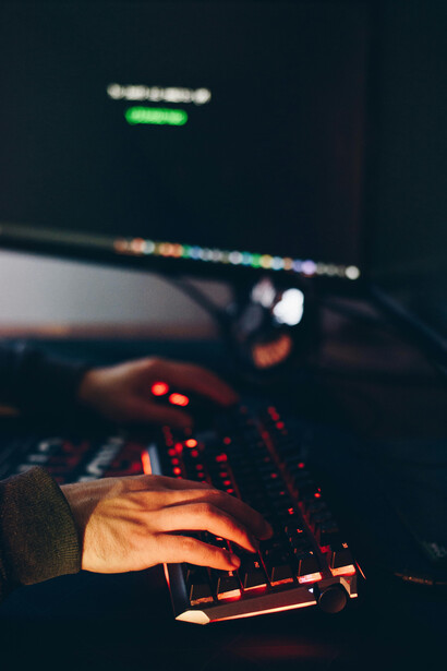 Representación de una persona que trabaja en el modelado 3D