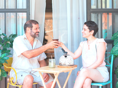 Preparación del mate: En esta ceremonia no se dice «gracias» cuando nos lo ofrecen, sino que se agradece cuando no se quiere más