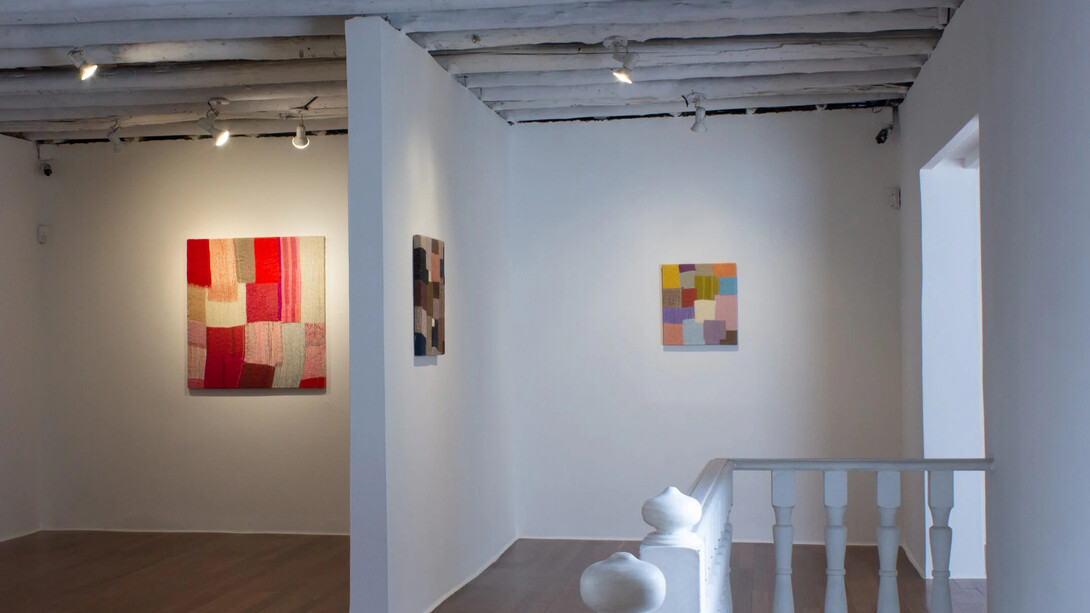 Varios artistas, Structures of meaning, vista de exhibición. Cortesía de Galería Nueveochenta