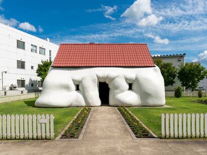 Human form, artwork in exhibition. Courtesy of Towada Art Center