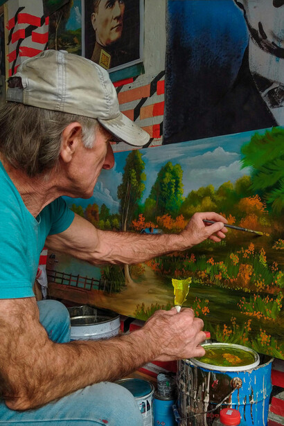 Un pintor trabajando en una obra de arte. Actualmente, vivimos en el mundo de las apariencias y la superficialidad