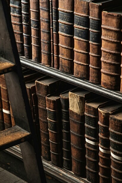 L'interpretazione delle opere letterarie può variare notevolmente a seconda delle prospettive dei lettori e del contesto storico-culturale, rendendo la comprensione un processo dinamico e sfaccettato