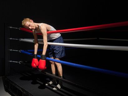 Elmgreen & Dragset, Les fous d’en face, exhibition view. Courtesy of Galerie Max Hetzler