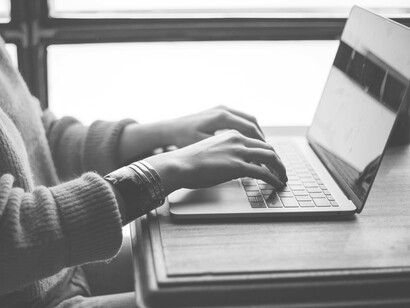 hemos vivido una revolución tecnológica en la que hemos incrementado el uso de pantallas y ello implica que estamos aumentando el nivel de sedentarismo