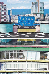 Edfício Verde Mar, no litoral de Santos, São Paulo, Brasil. Foto de Ricardo Cyrillo