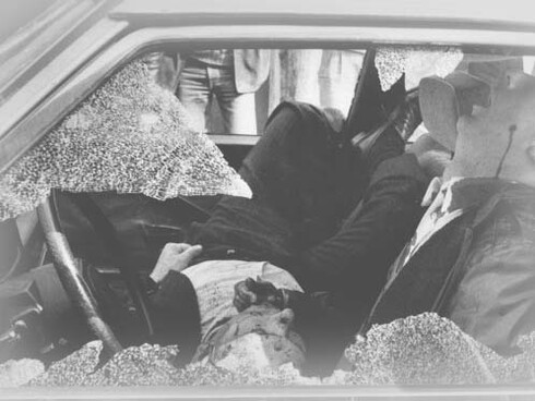La Fiat 131 con a bordo Pio La Torre e Rosario Di Salvo, suo autista, crivellata di proiettili