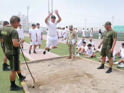 Cadetes haciendo ejercicio en el Colegio Militar "Leoncio Prado", La Perla, Callao, Perú