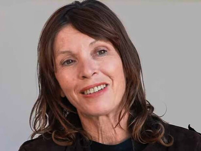 Han sido precisamente las escritoras contemporáneas quienes han comenzado a levantar el velo sobre estas historias. Novelas, investigaciones y biografías están devolviendo el nombre a quienes fueron condenadas al anonimato. Retrato de Rachel Cusk