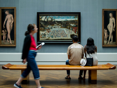 La poésie des œuvres: des visiteurs captivés par la profondeur poétique des tableaux exposés