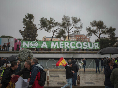 Des manifestants se sont rassemblés en Espagne, à Madrid pour exprimer leur opposition à l'accord commercial entre l'Union européenne et le Mercosur